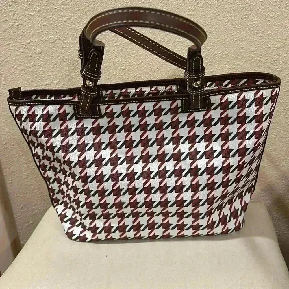 Dooney and Bourke handbag. - Picture 4 of 14